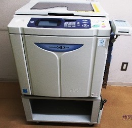 印刷編集室の印刷機